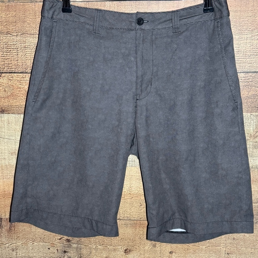 Travis Mathew Men's 11” Inseam Gray Shorts size 32 Golf Athleisure
